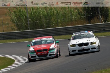 Robertson and Sing were the top qualifiers