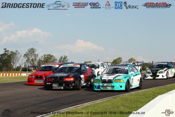 Proving that three cars do fit through turn one - the incredible start of race two