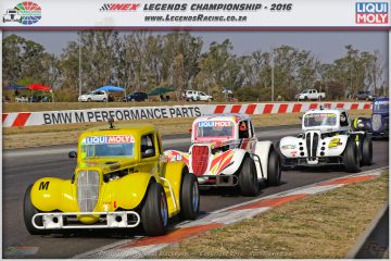Robertson fighting out front took 3 wins on the trot in the Masters class